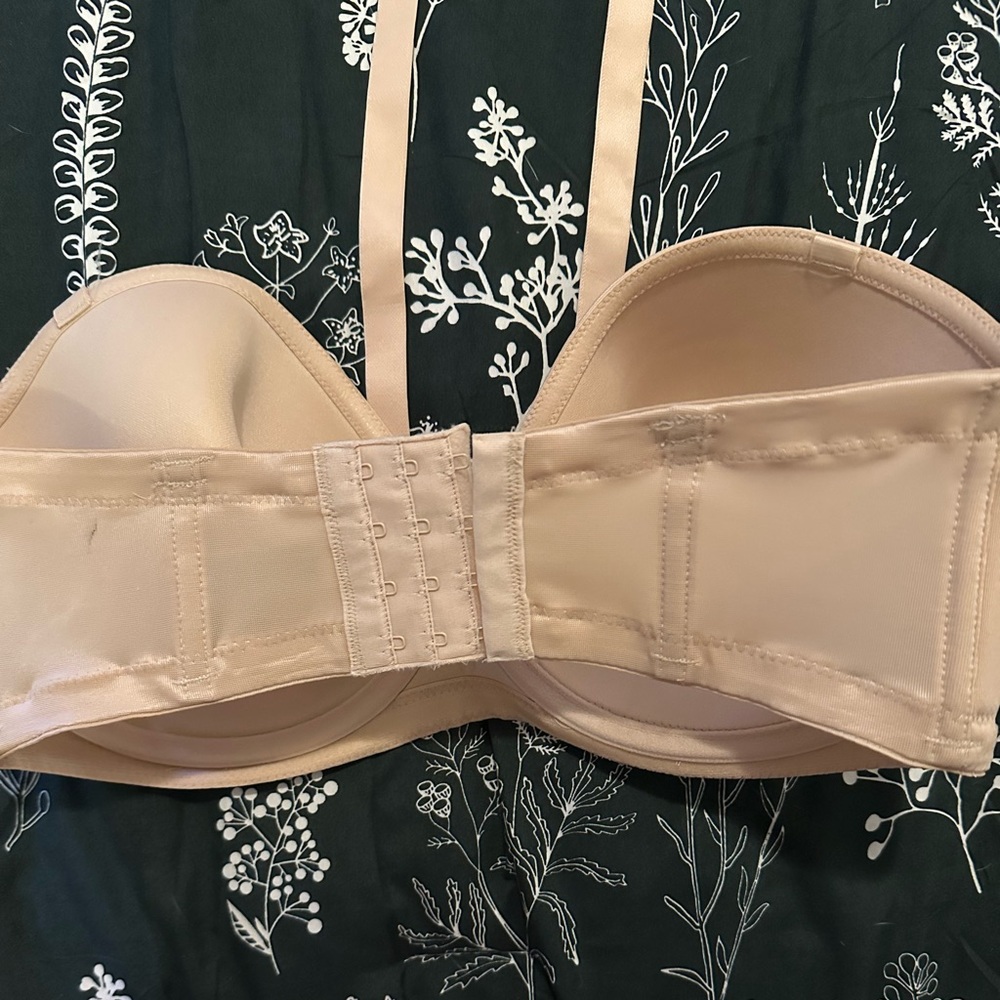 Wacoal strapless bra, never worn, 34DDD
